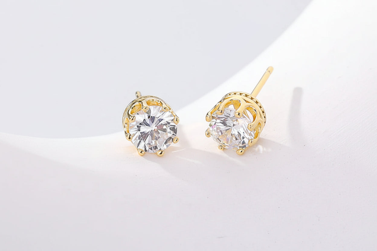 1 Karat Crown-Shaped Zircon Stud Earrings - Gold Plated