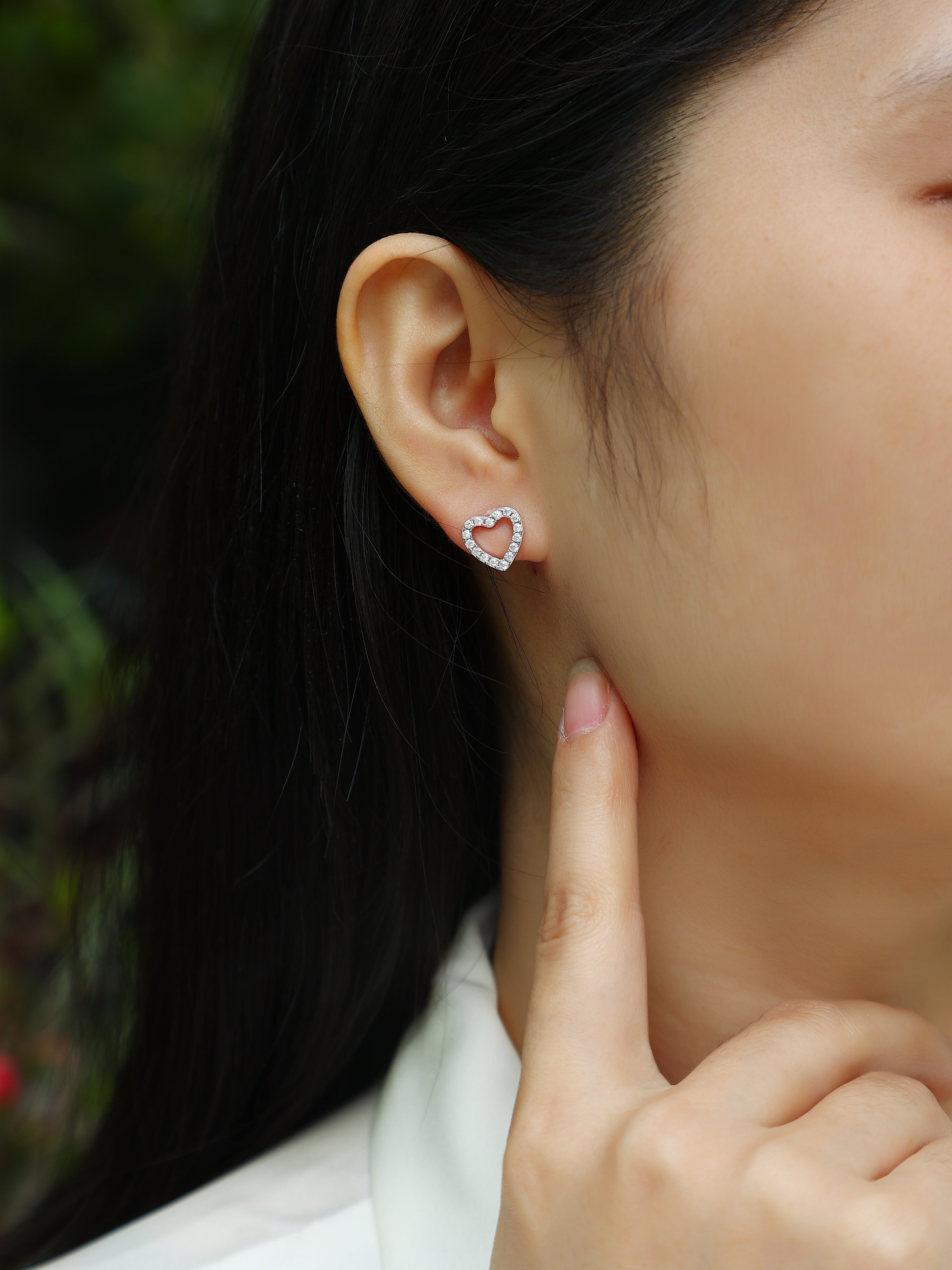 Everlove Pavé Heart Moissanite Studs